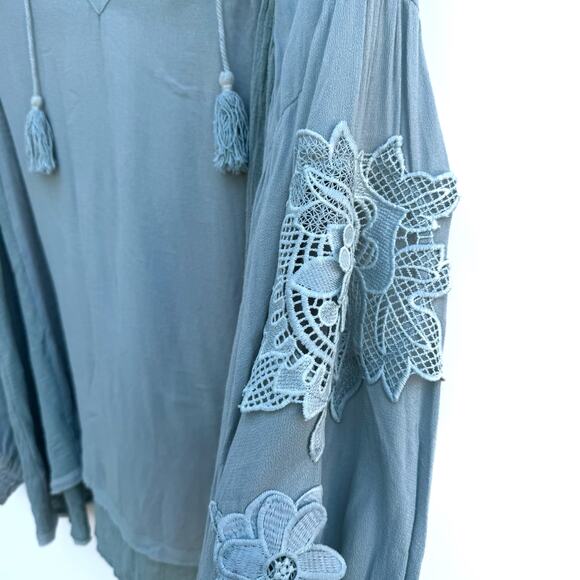 POL Long Sleeve Flower Embroidered Hooded Blouse Small - Picture 4 of 6